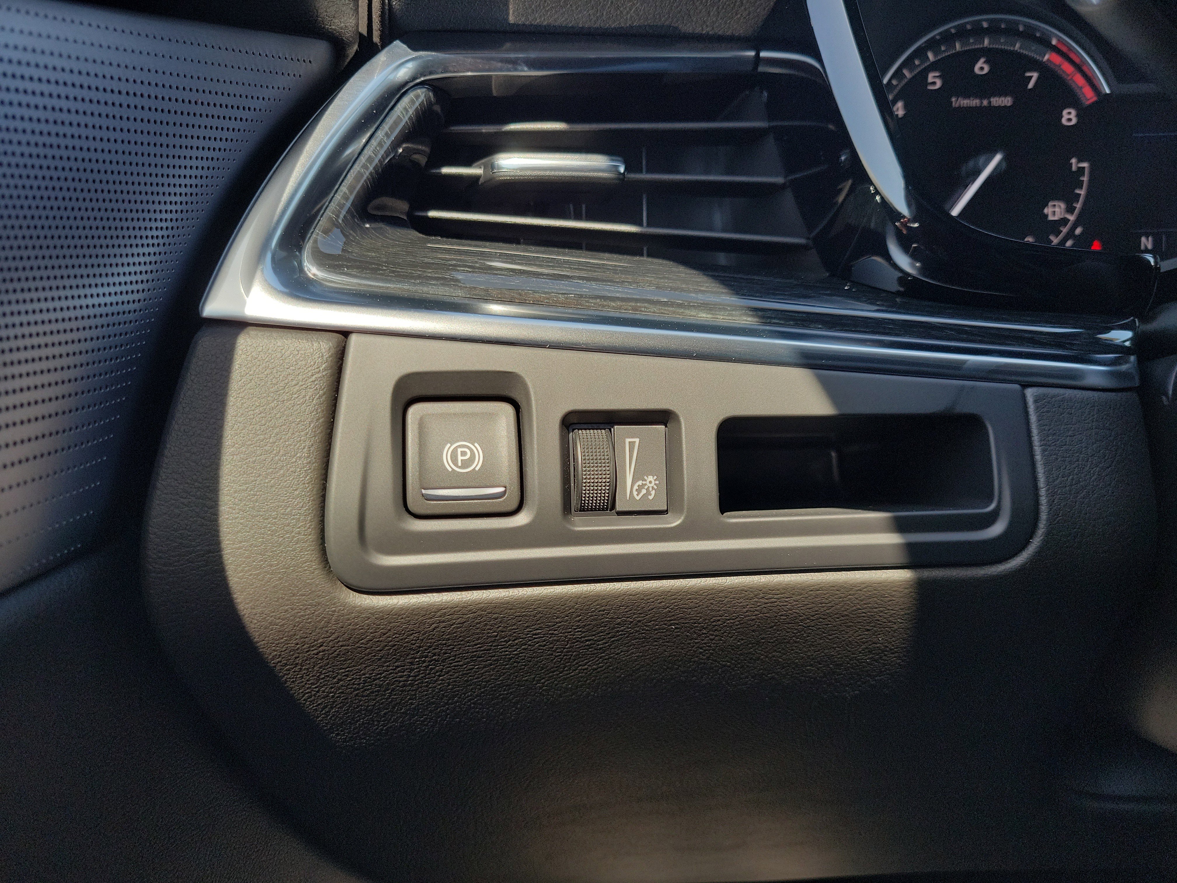 Certified 2025 Cadillac XT5 Premium Luxury w/ LPO, Floor Liner Package image 29