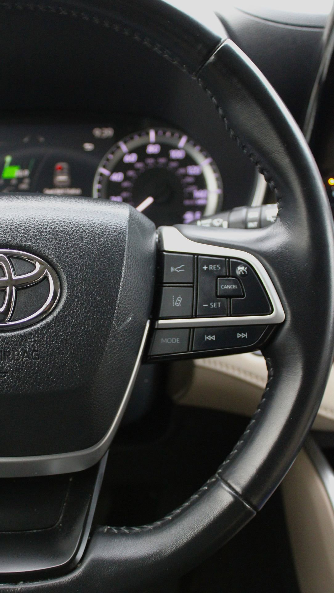 Used 2023 Toyota Highlander L image 23