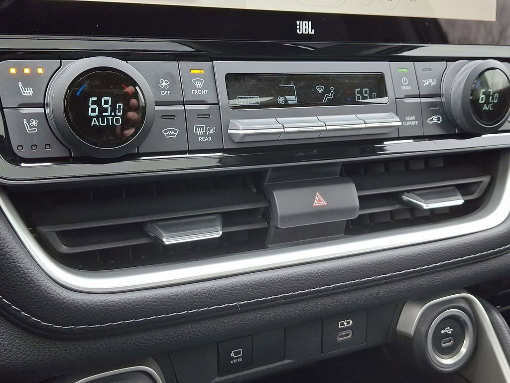 Used 2024 Toyota Grand Highlander AWD image 18