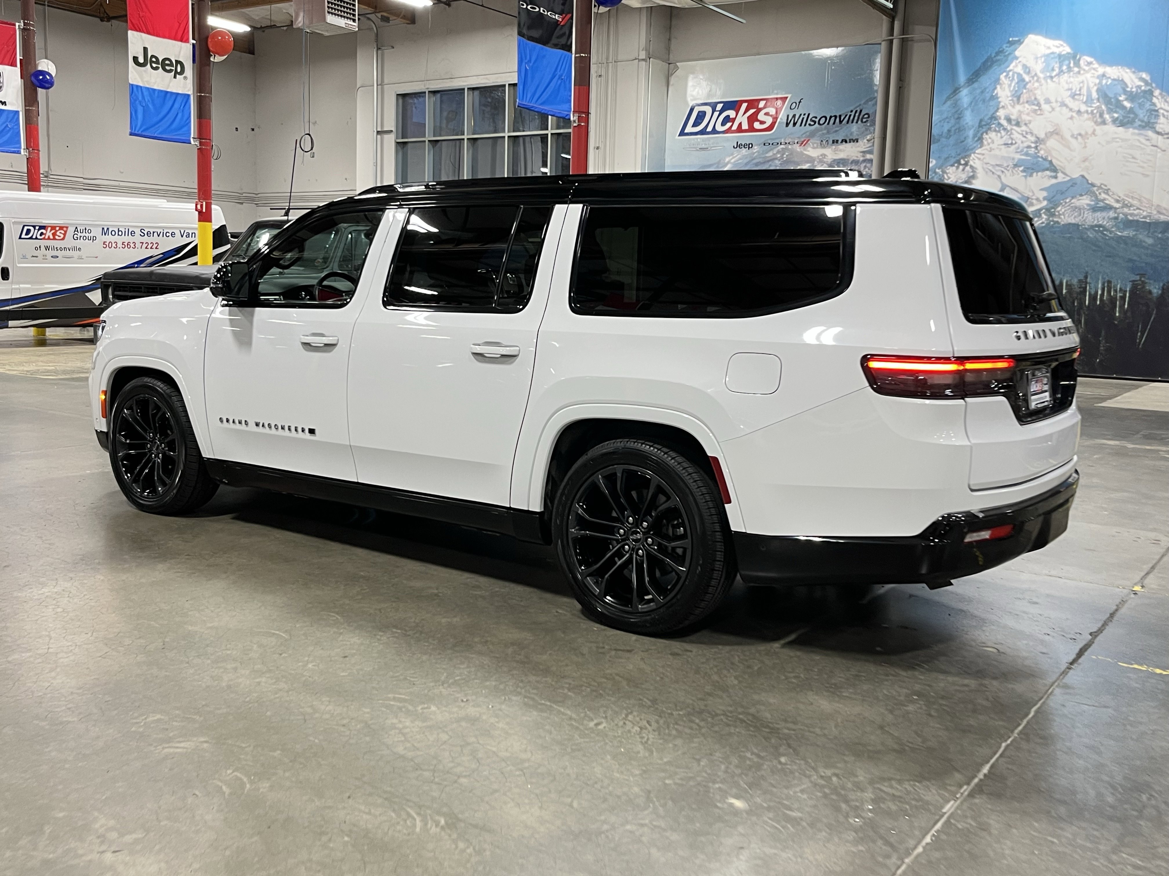 Used 2024 Jeep Grand Wagoneer L Series II w/ Quick Order Packagew 28T video 3