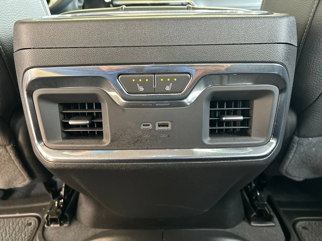Used 2024 GMC Sierra 3500 Denali w/ Denali Reserve Package AWD/4WD image 18