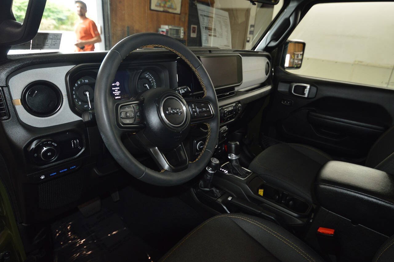 Used 2024 Jeep Wrangler Unlimited w/ Convenience Group AWD/4WD image 32