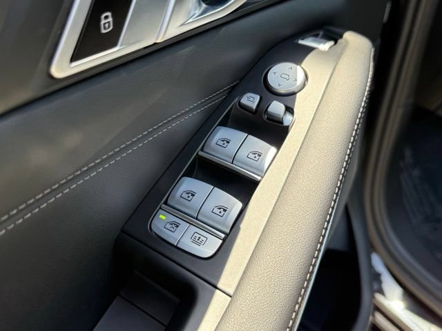 Certified 2024 BMW X7 xDrive40i w/ Premium Package AWD/4WD image 19