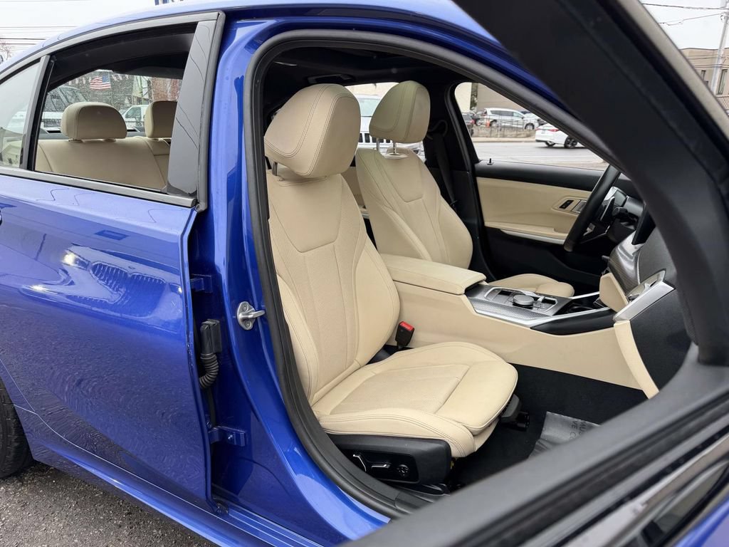Used 2025 BMW 330i xDrive Sedan AWD/4WD image 12
