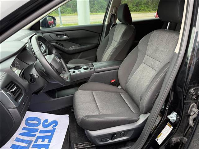 Used 2025 Nissan Rogue SV AWD/4WD image 27