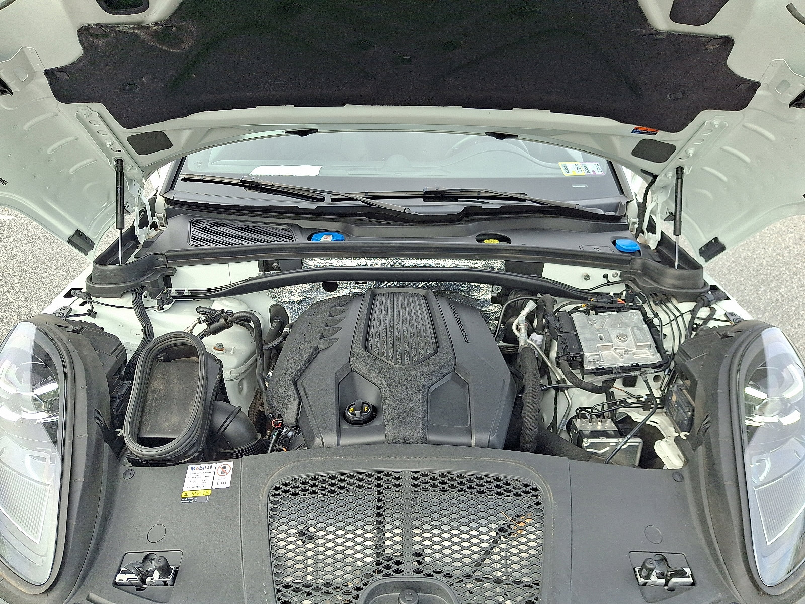 Used 2023 Porsche Macan image 28