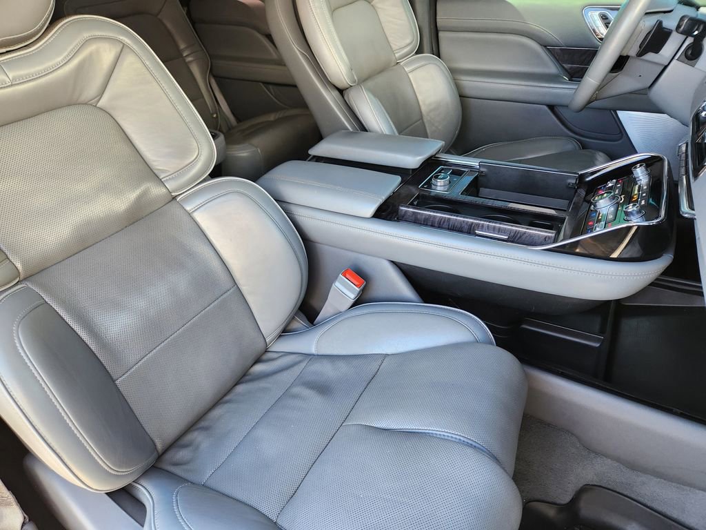 Used 2019 Lincoln Navigator Reserve image 19