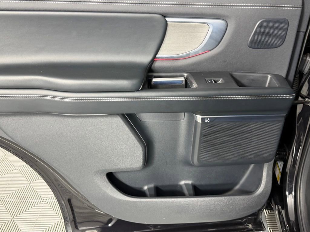 Used 2025 Ford Expedition Platinum w/ Driver's Package image 29