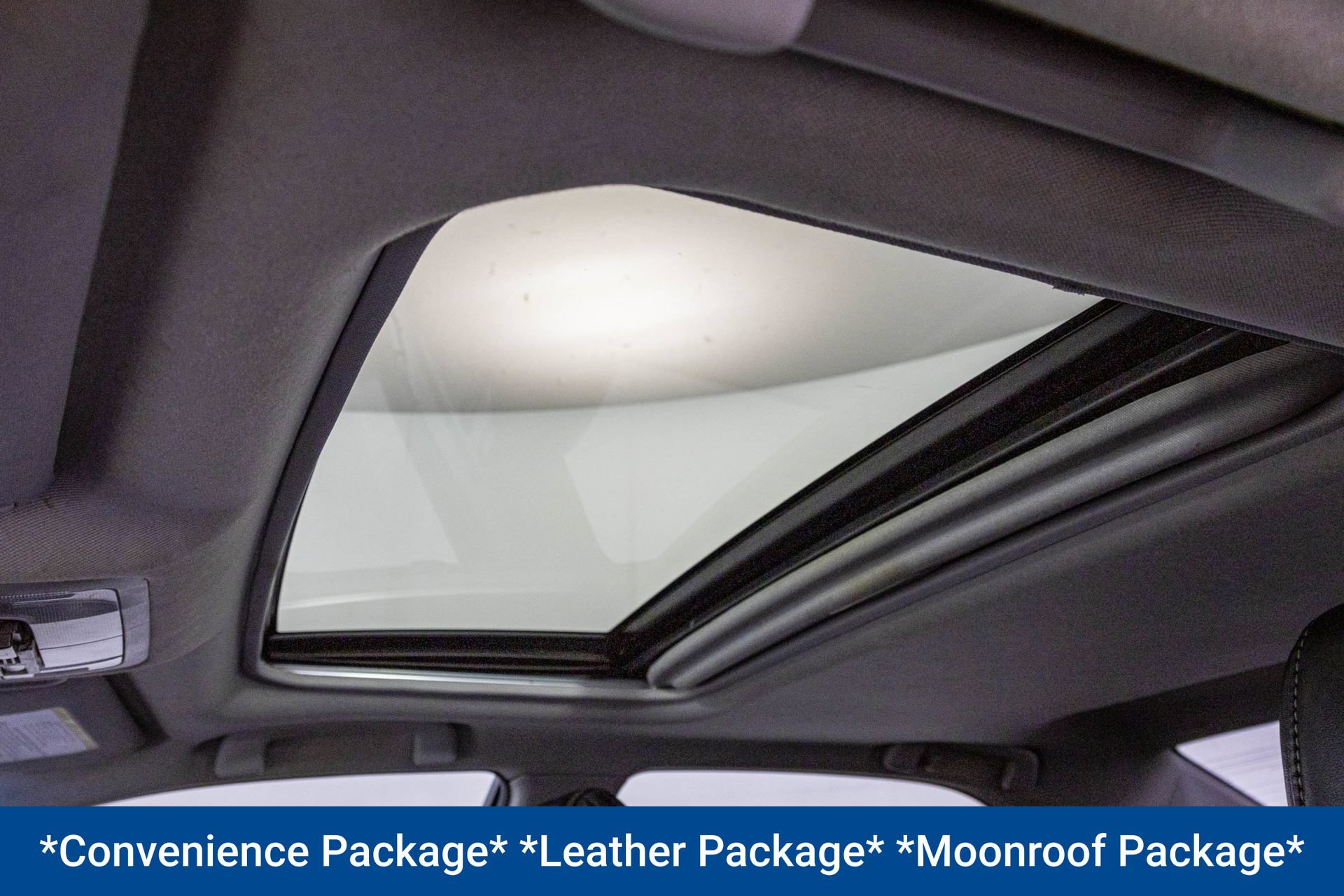 Used 2012 Toyota Camry SE w/ Leather Pkg FWD image 7