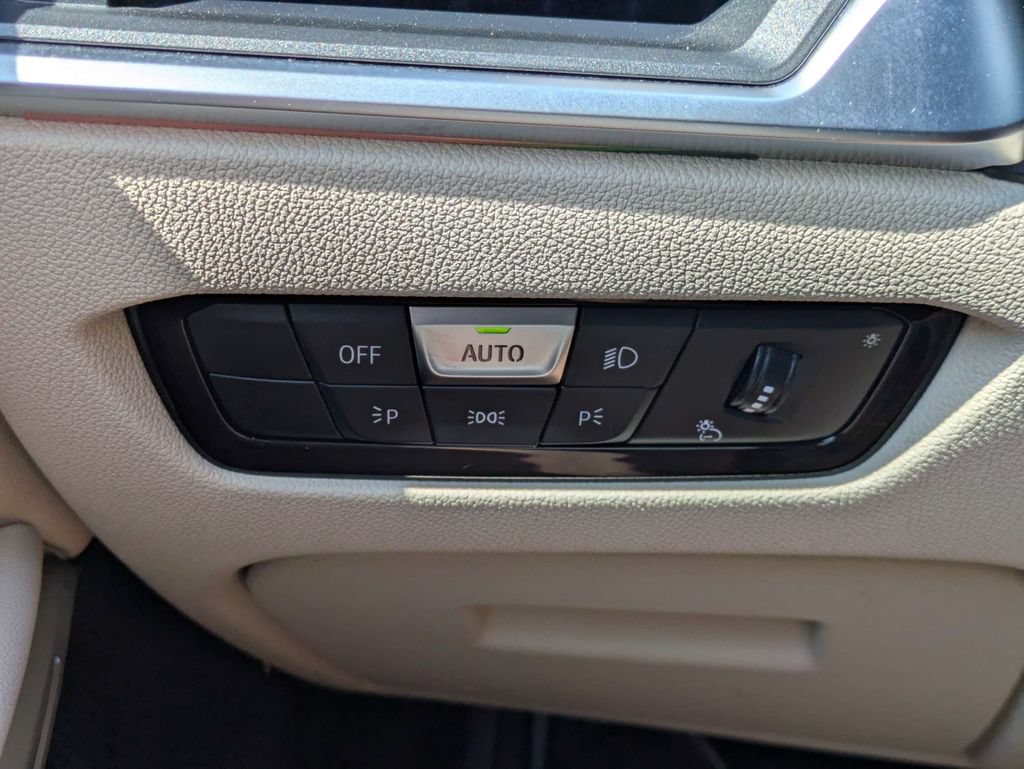 Used 2021 BMW 330i xDrive Sedan AWD/4WD image 26