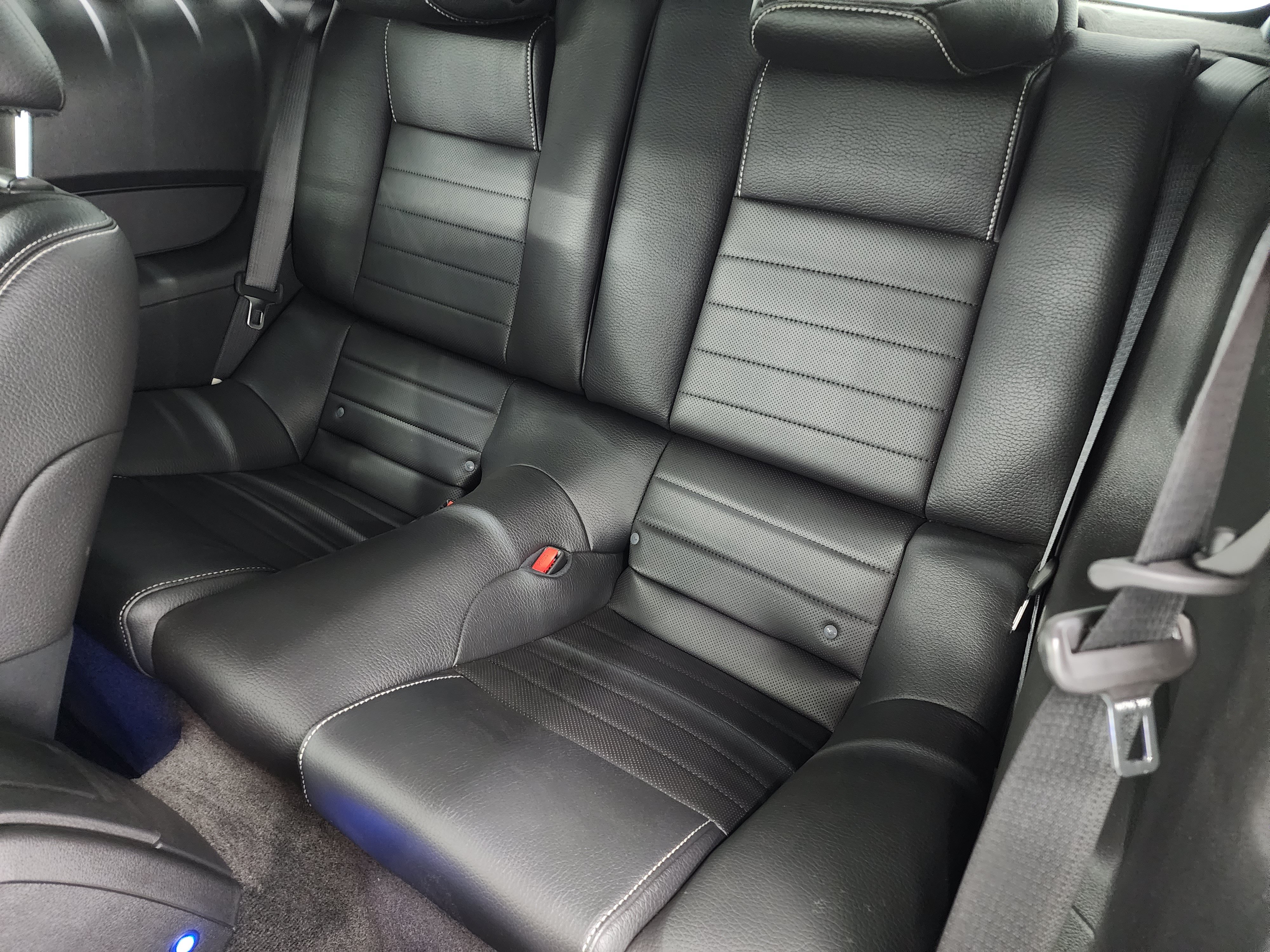 Used 2011 Ford Mustang GT Premium w/ Security Pkg RWD image 10