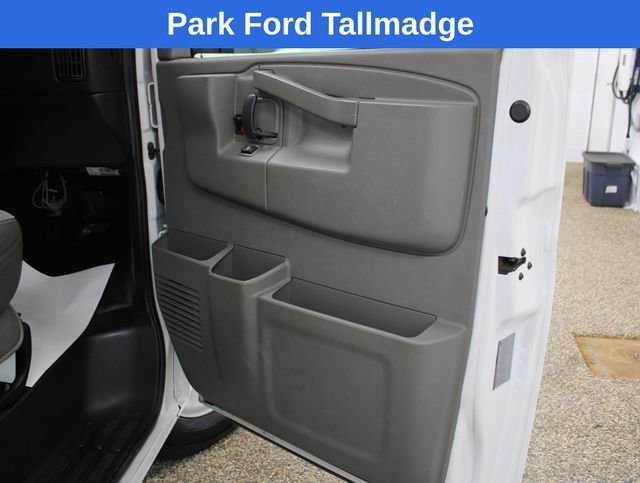 Used 2017 Chevrolet Express 2500 RWD image 21