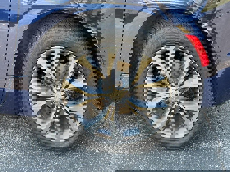 Used 2019 Chrysler Pacifica Limited w/ Tire & Wheel Group image 7