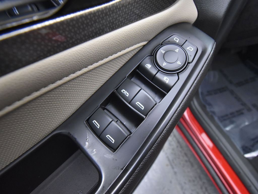 Used 2023 Chevrolet Traverse Premier image 13