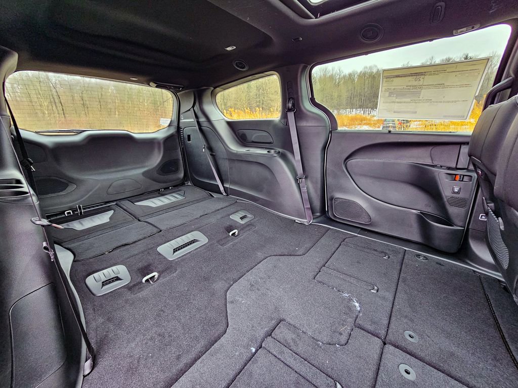 New 2026 Chrysler Pacifica Limited image 38