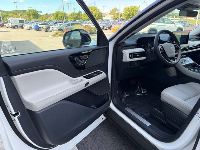 New 2026 Lincoln Aviator AWD image 13