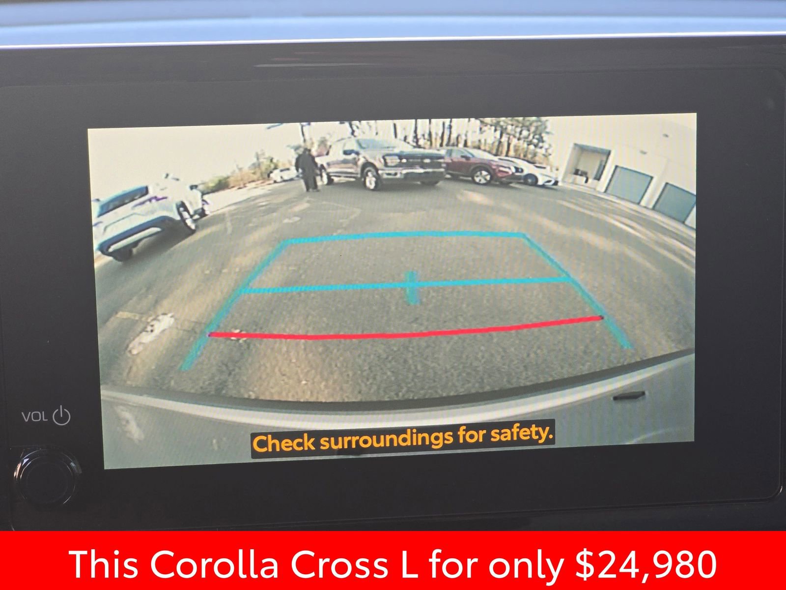 Used 2024 Toyota Corolla Cross L image 29