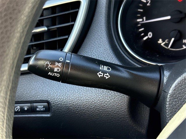 Used 2015 Nissan Rogue SV image 26