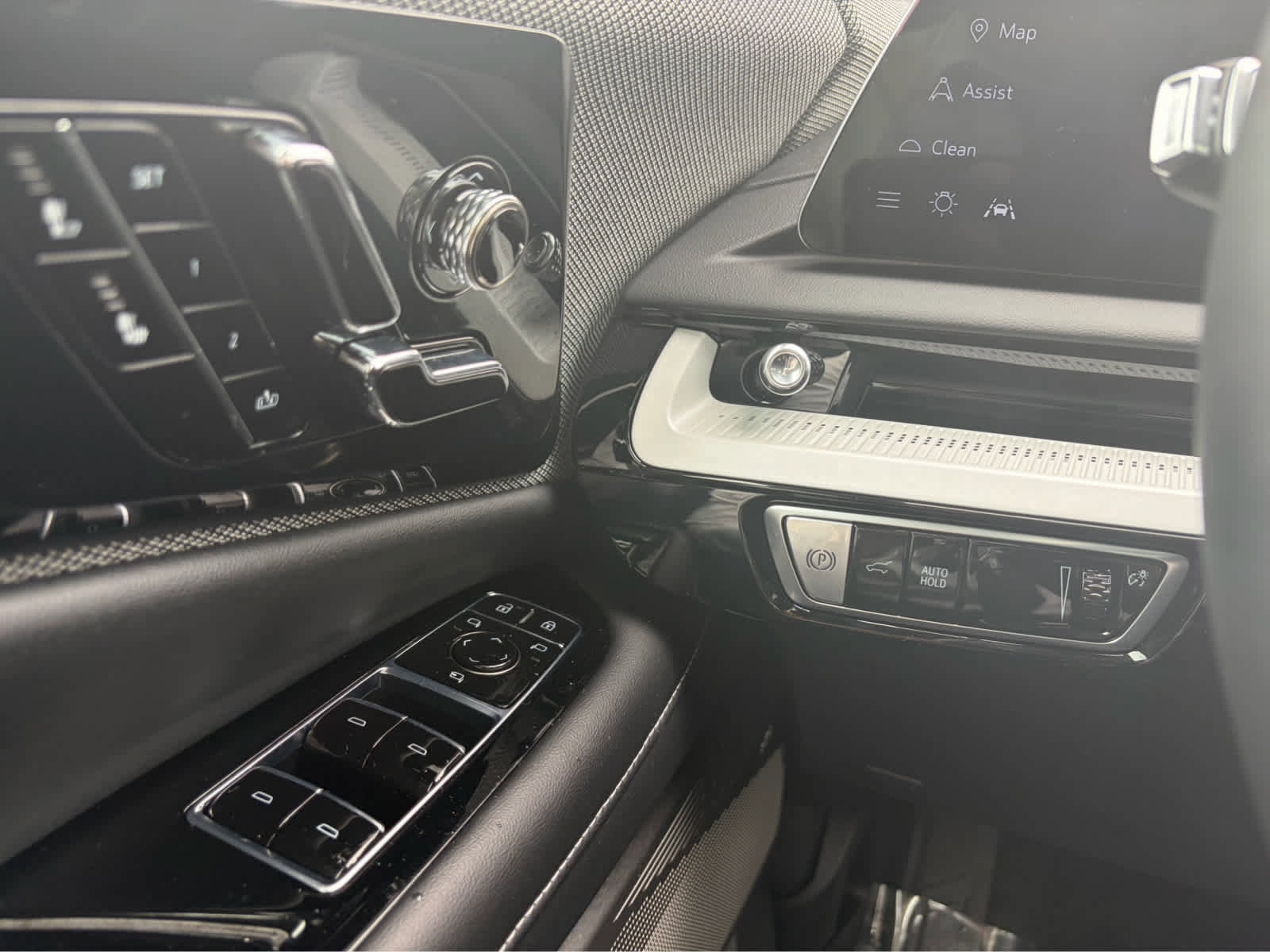 Used 2025 Cadillac Optiq Luxury 1 AWD/4WD image 12