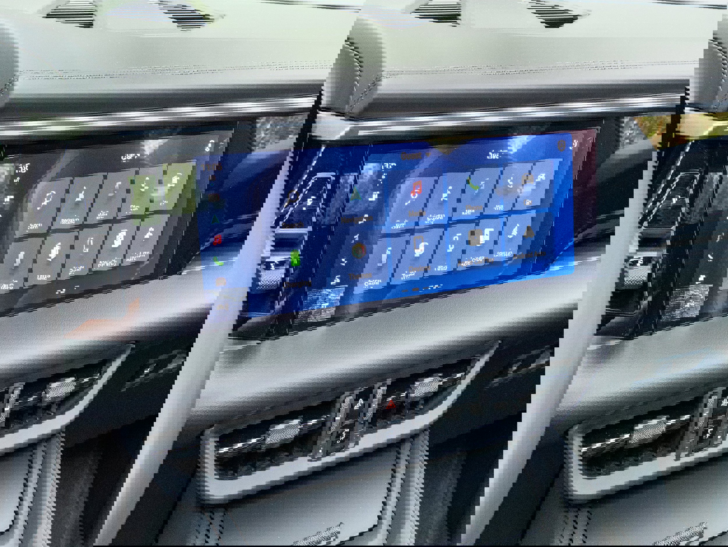 New 2025 Porsche Macan 4 Electric image 20