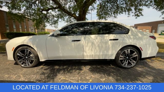 Used 2023 BMW 760i xDrive AWD/4WD image 5