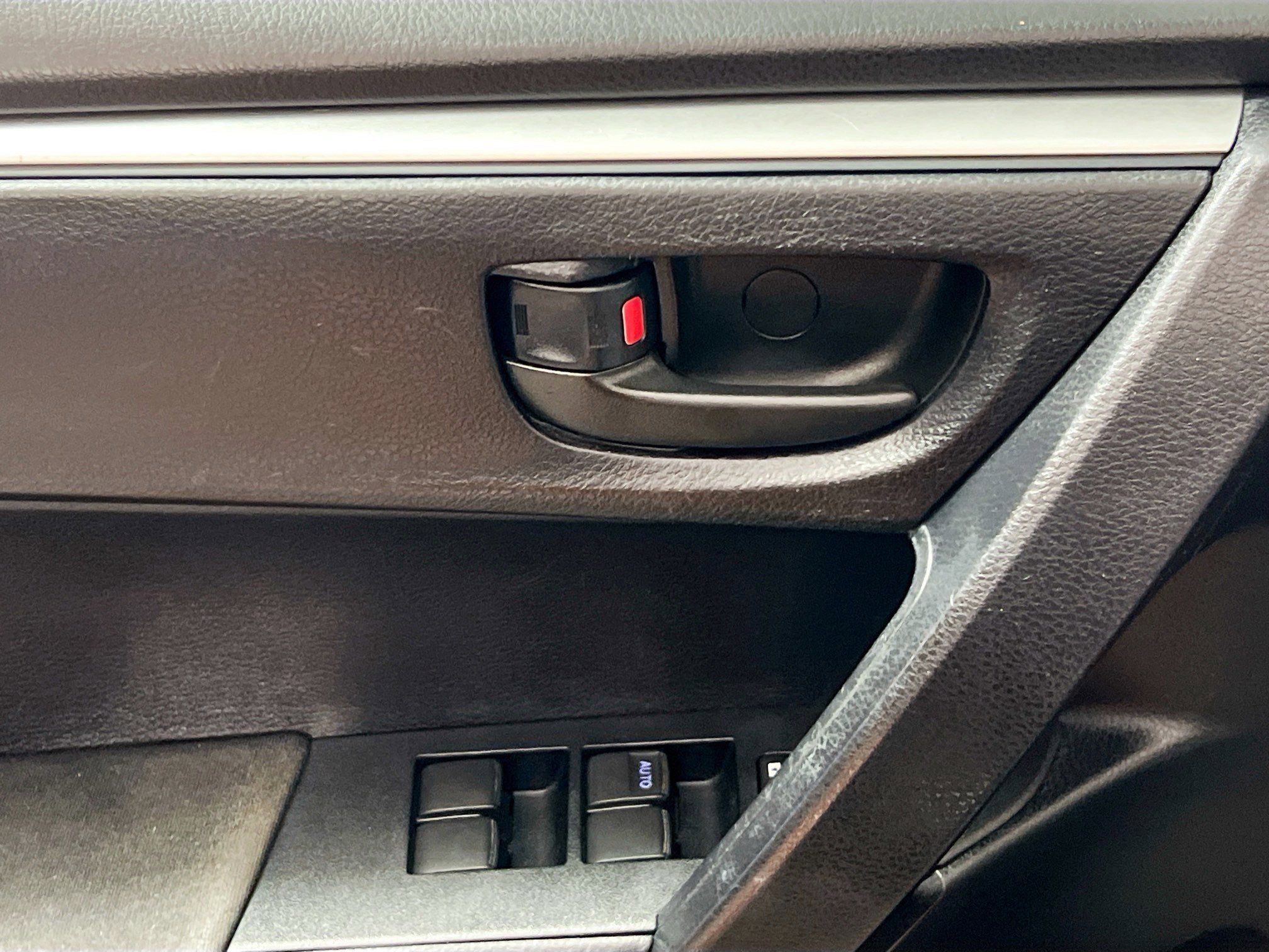 Used 2016 Toyota Corolla L FWD image 16