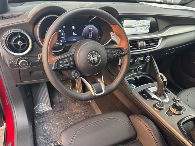 Used 2025 Alfa Romeo Stelvio Sprint image 12
