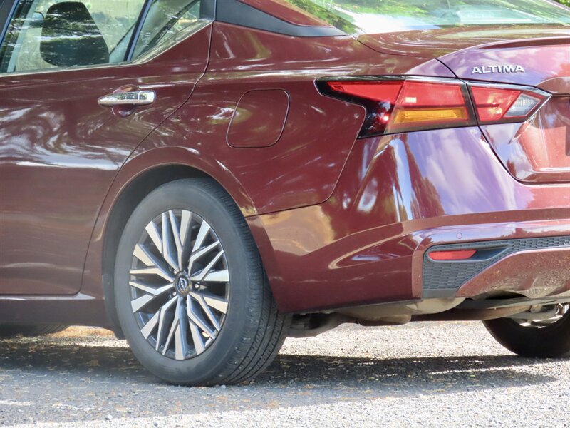 Used 2024 Nissan Altima 2.5 SV FWD image 8