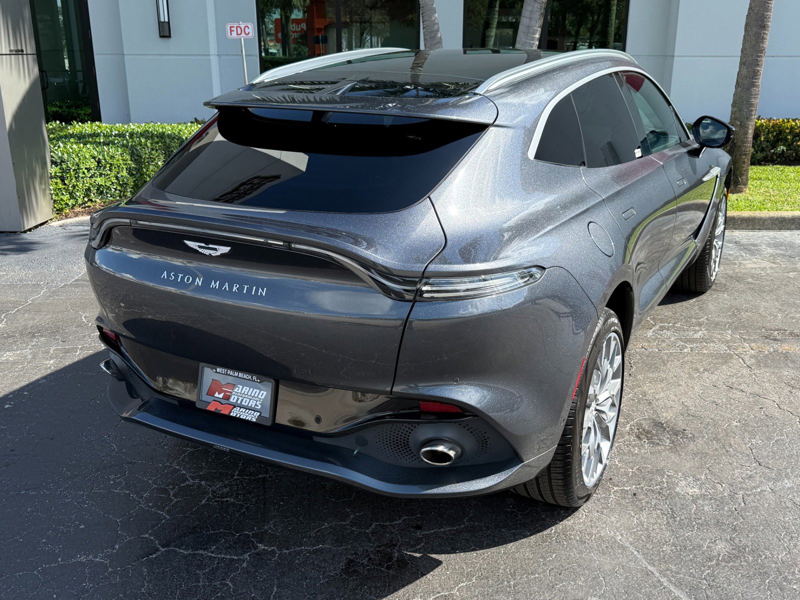 Used 2022 Aston Martin DBX image 16