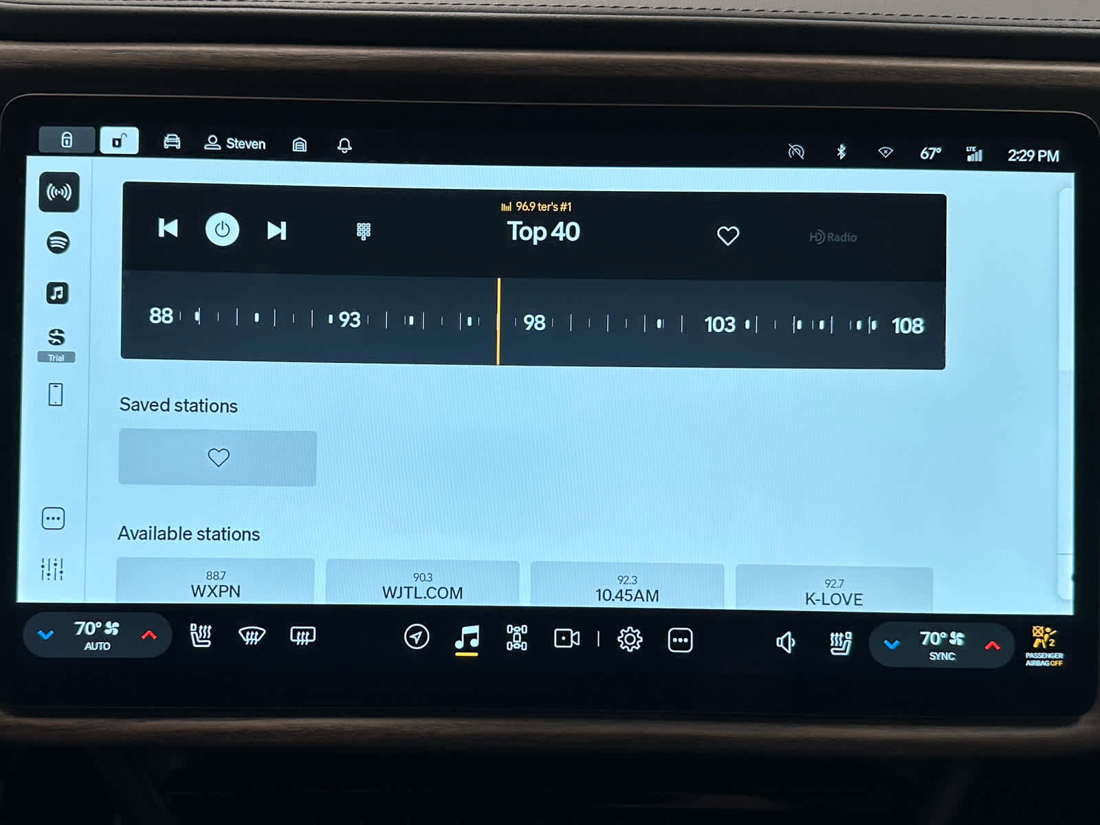 Used 2026 Rivian R1S Premium image 30