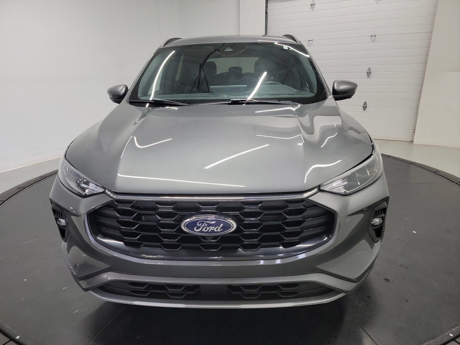 Used 2023 Ford Escape ST-Line Select w/ Tech Pack #2 AWD/4WD image 2
