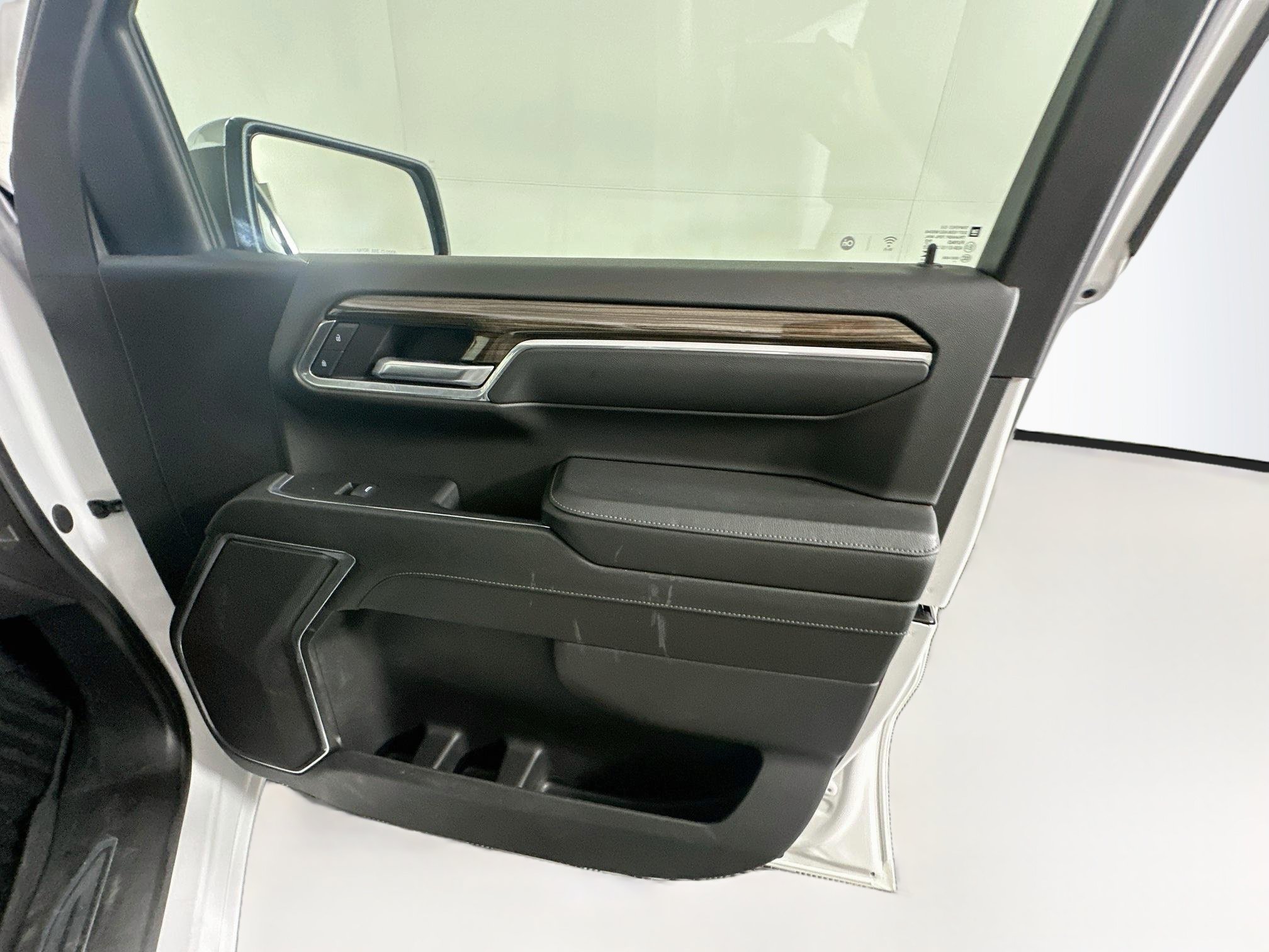 Used 2024 Chevrolet Silverado 1500 LT AWD/4WD image 31