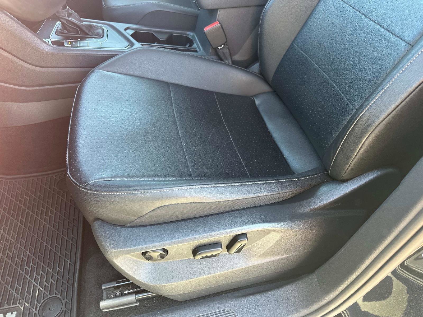 Used 2020 Volkswagen Tiguan SE image 19