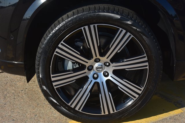 Used 2024 Volvo XC90 T8 Plus w/ Protection Package Premier AWD/4WD image 11