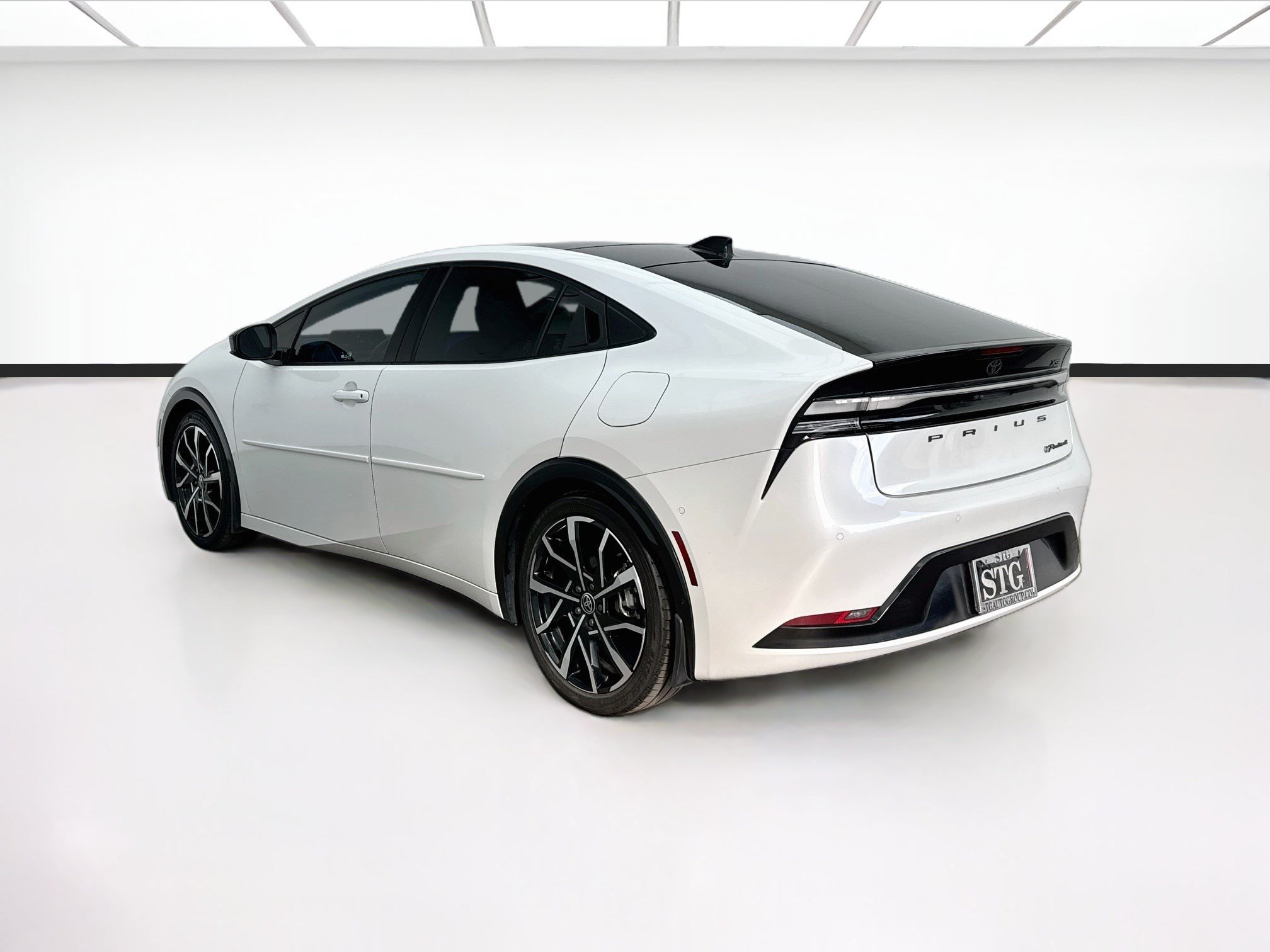 Used 2024 Toyota Prius Prime Premium w/ Advanced Technology Package FWD image 6