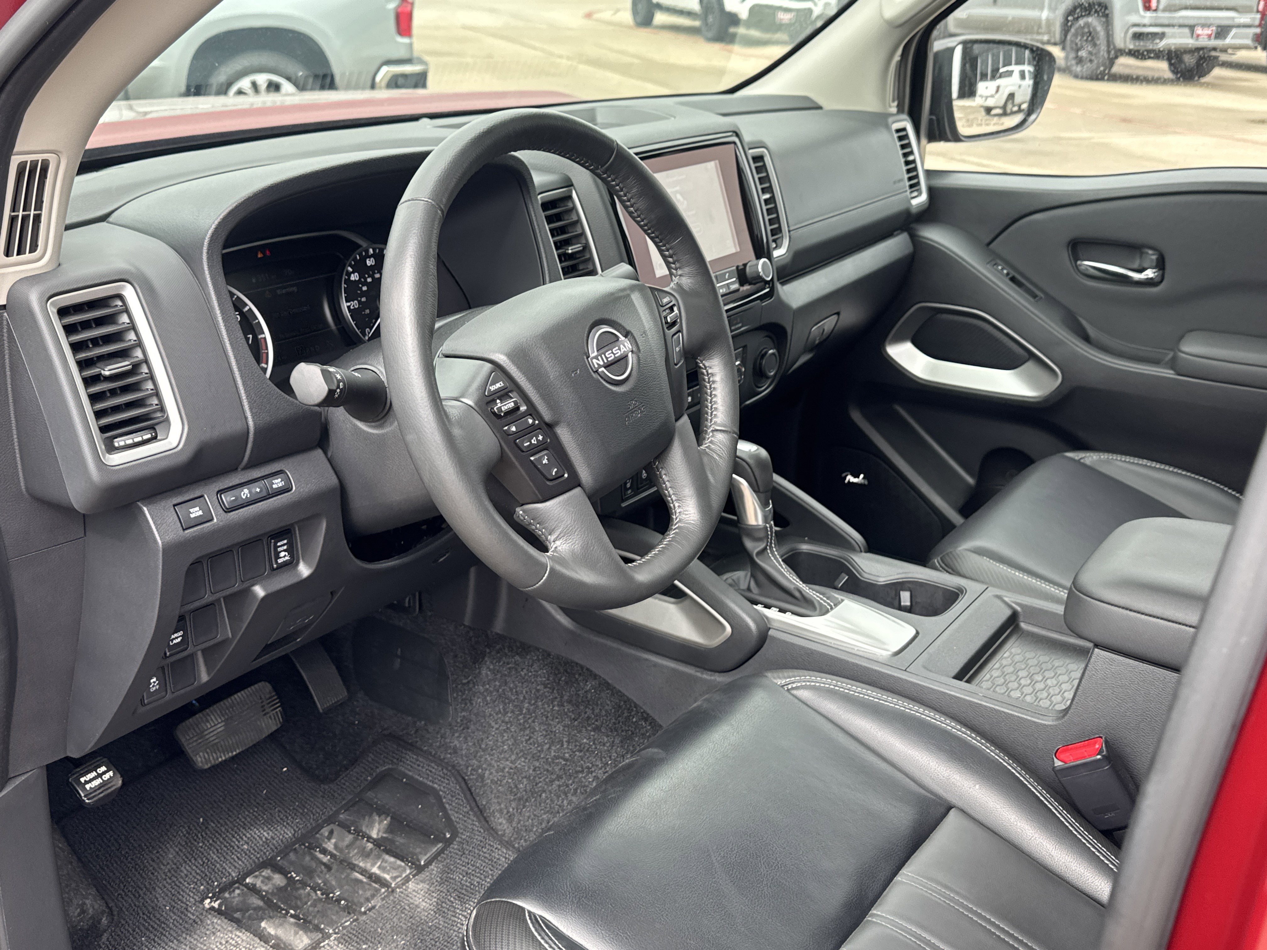Used 2024 Nissan Frontier SL image 5