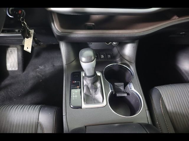 Used 2016 Toyota Highlander LE image 26