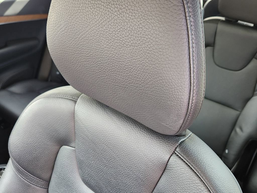 Used 2021 Volvo XC90 T6 Momentum w/ Climate Package image 5