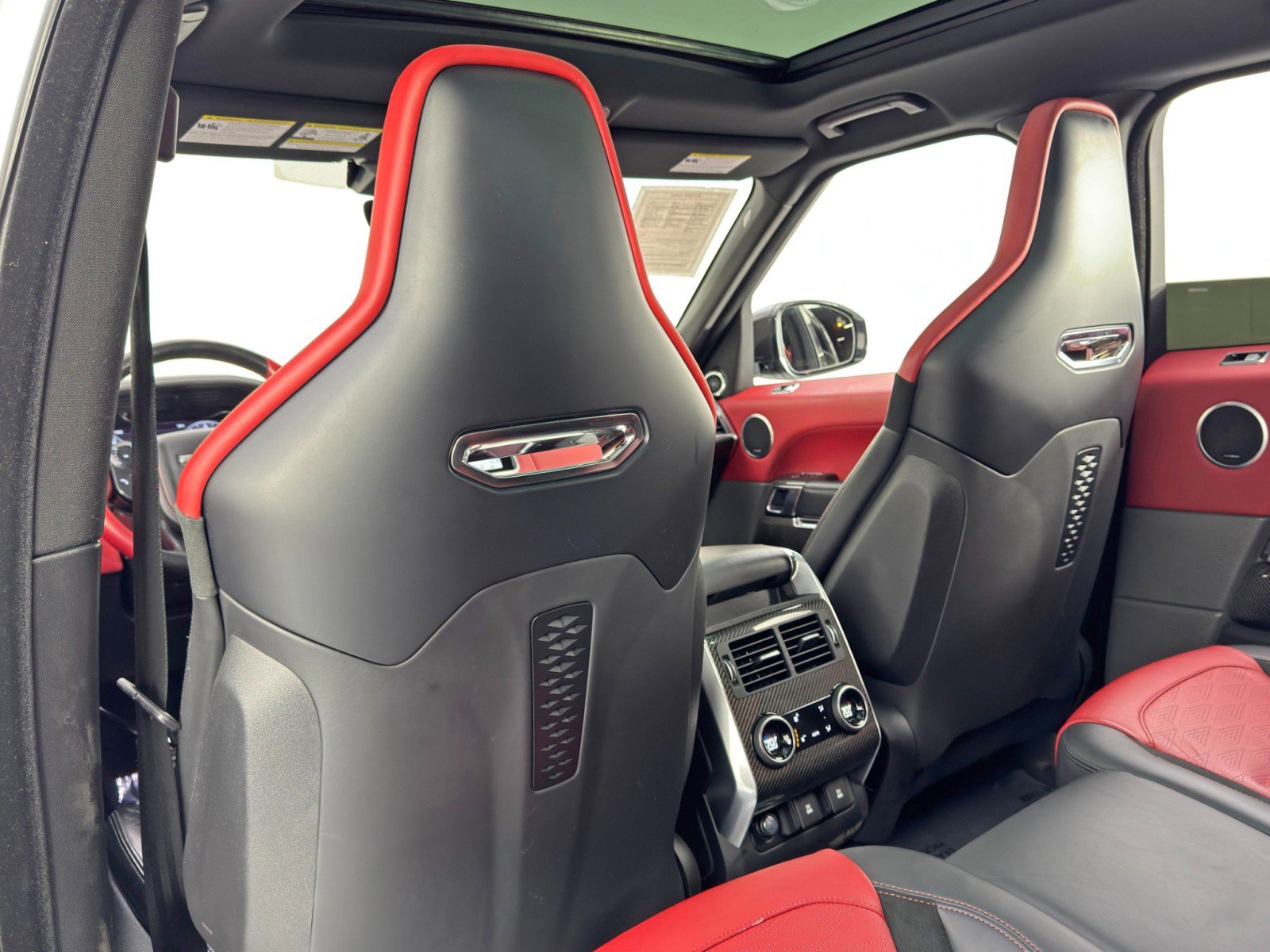 Used 2019 Land Rover Range Rover Sport SVR image 40