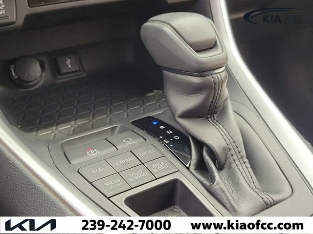 Used 2020 Toyota RAV4 LE w/ All Weather Liner Package AWD/4WD image 30