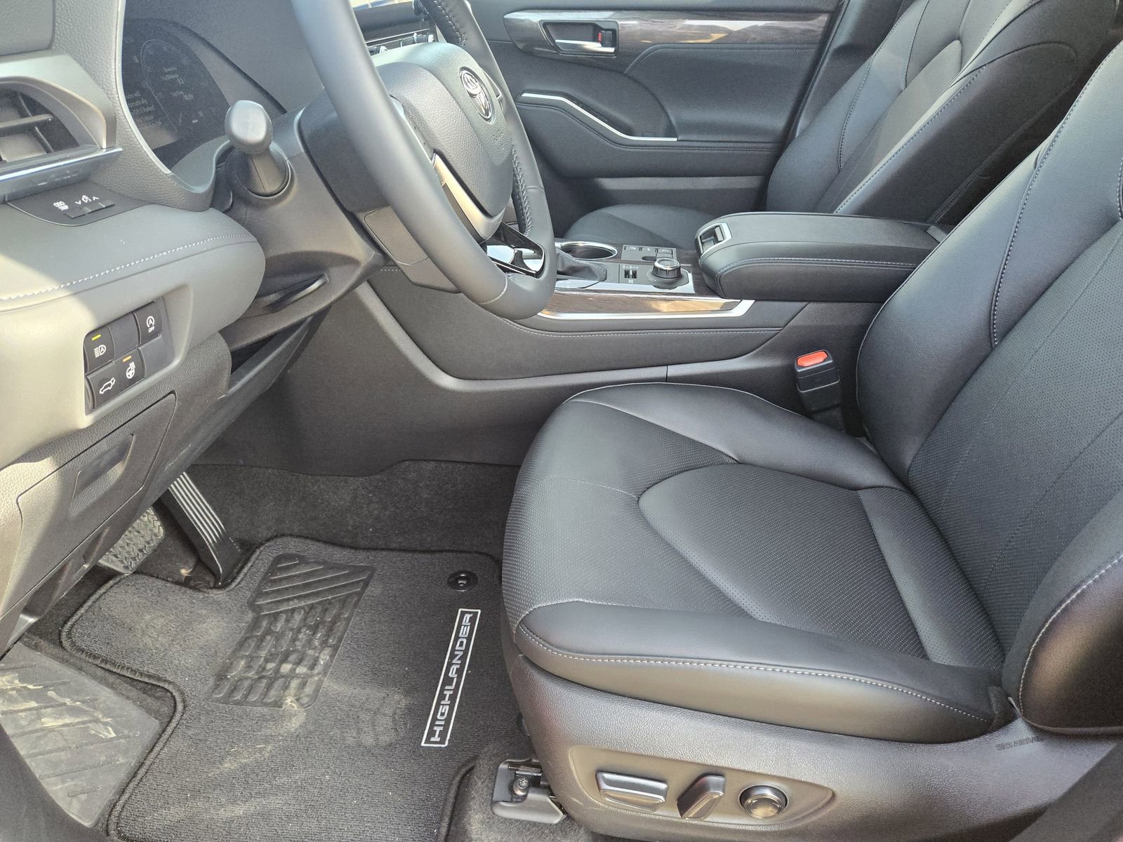 New 2026 Toyota Highlander Limited image 12