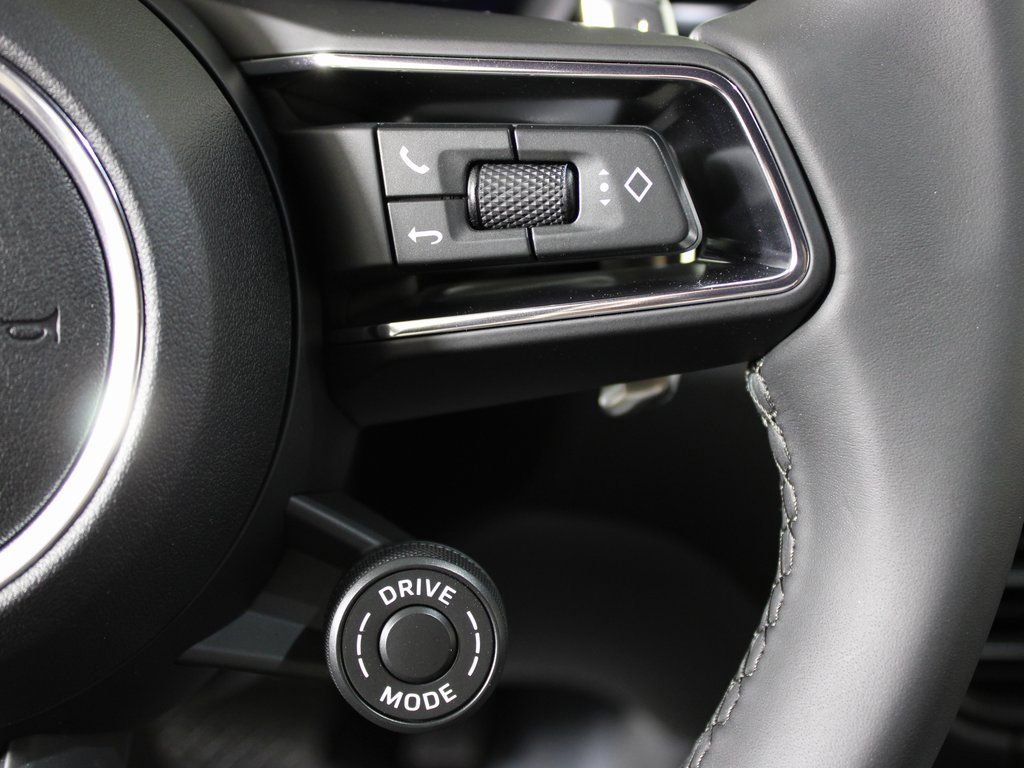 Certified 2026 Porsche Macan AWD/4WD image 23