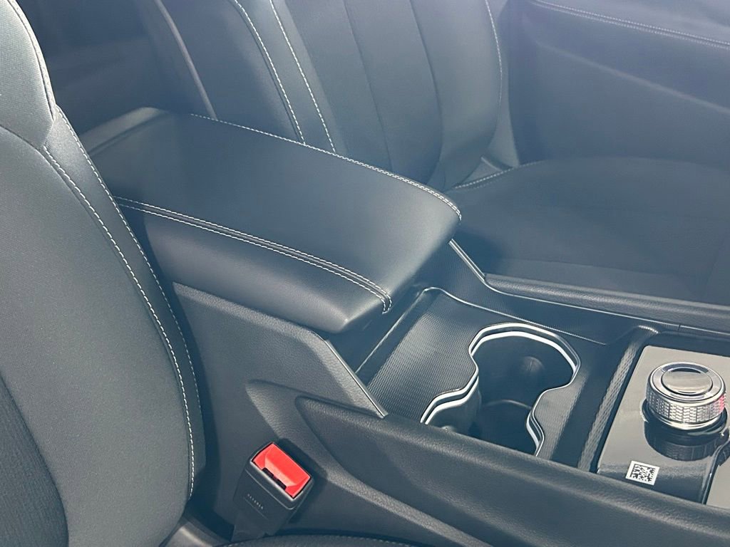 Used 2025 Jeep Grand Cherokee Laredo image 40