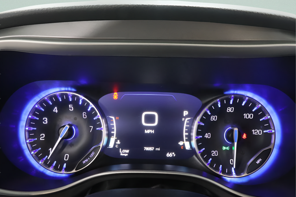 Used 2023 Chrysler Pacifica Touring-L FWD image 14