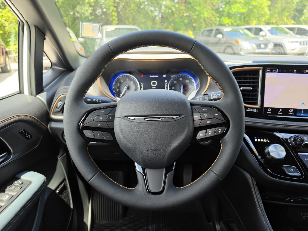 New 2027 Chrysler Pacifica Pinnacle w/ Theater Group FWD image 15