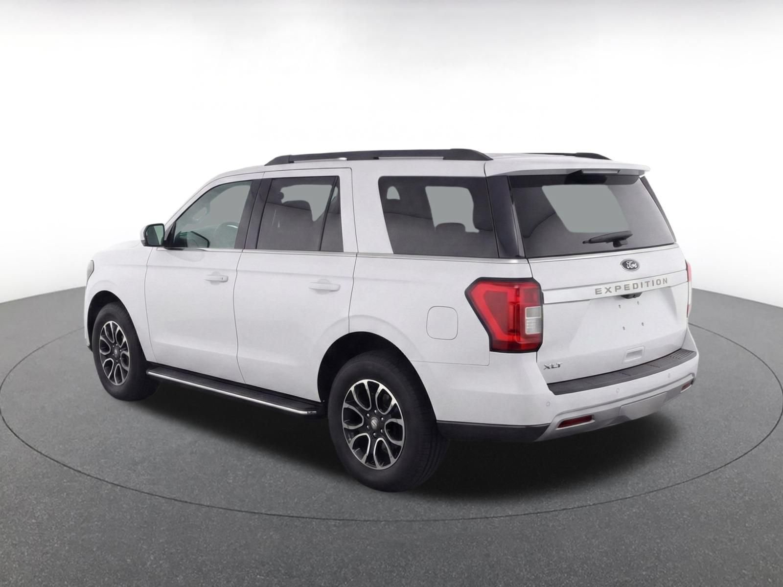 Used 2023 Ford Expedition XLT RWD image 6