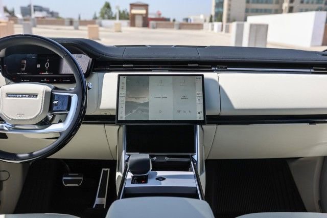 New 2025 Land Rover Range Rover SE image 14