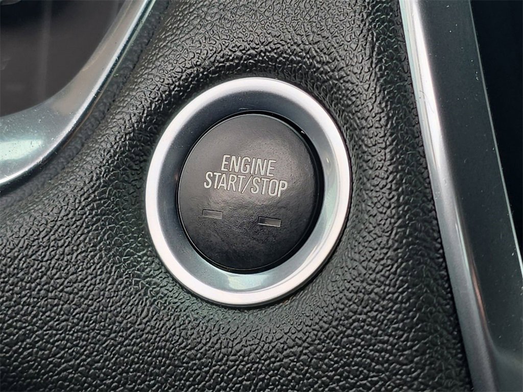 Used 2023 Chevrolet Traverse LT image 17