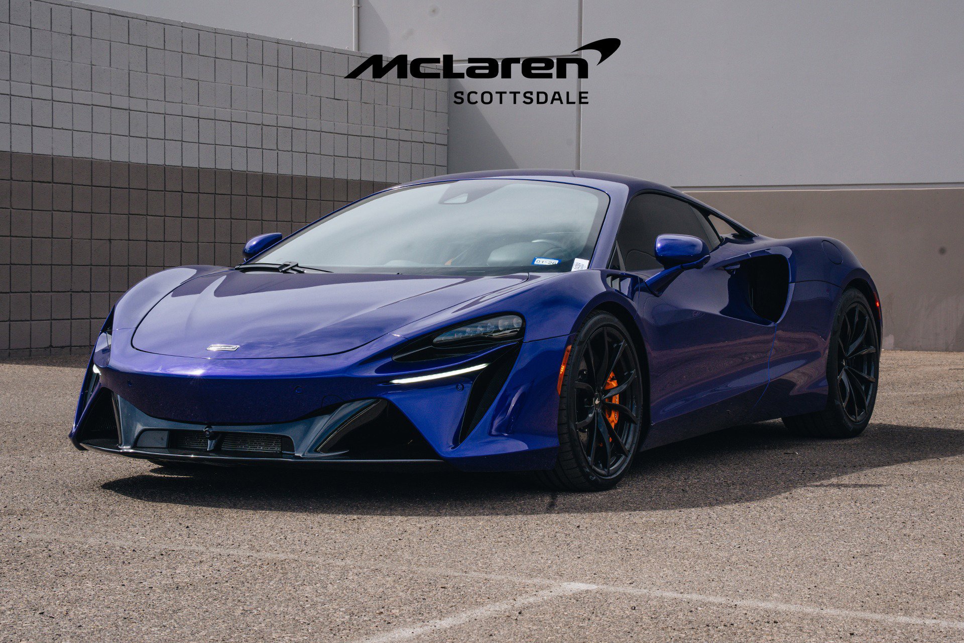 Used 2023 McLaren Artura image 3