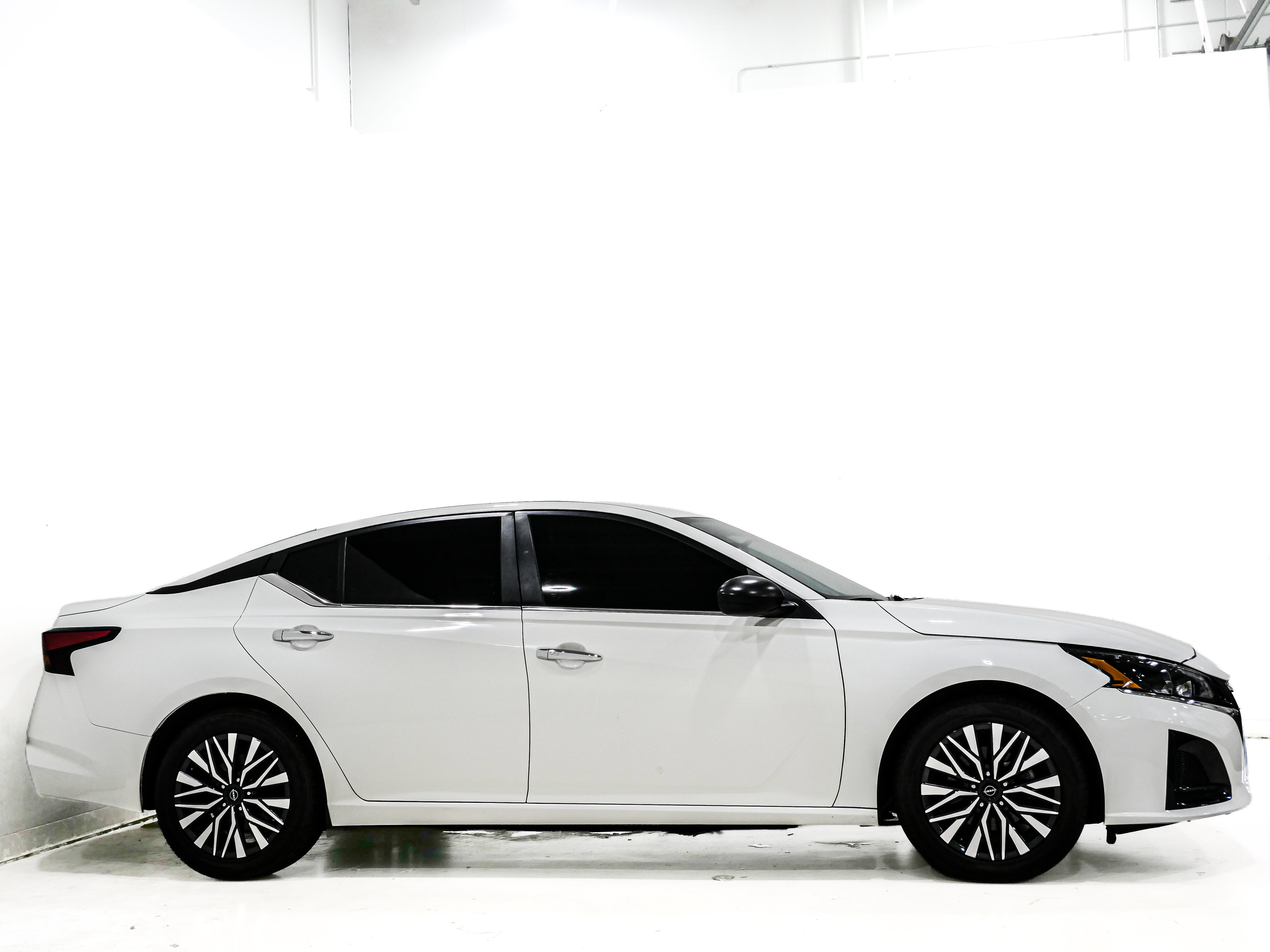 Used 2024 Nissan Altima 2.5 SV FWD image 4